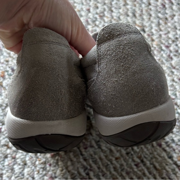 Dansko Shoes Women’s Size EU 37 Patti Gray Suede Waterproof Vibram Clogs Slip On - Picture 9 of 11